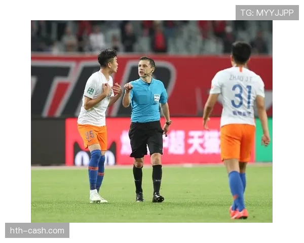 助理裁判为何有时延迟举旗示意越位？