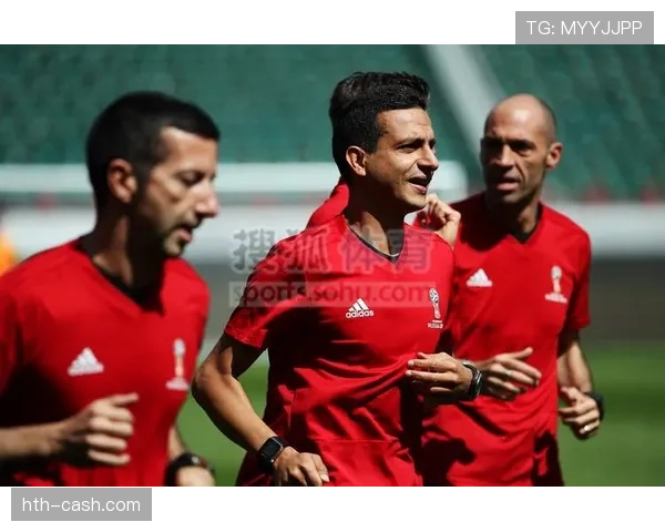 门将阻挡犯规判罚标准解析：何时算犯规何时合理保护？